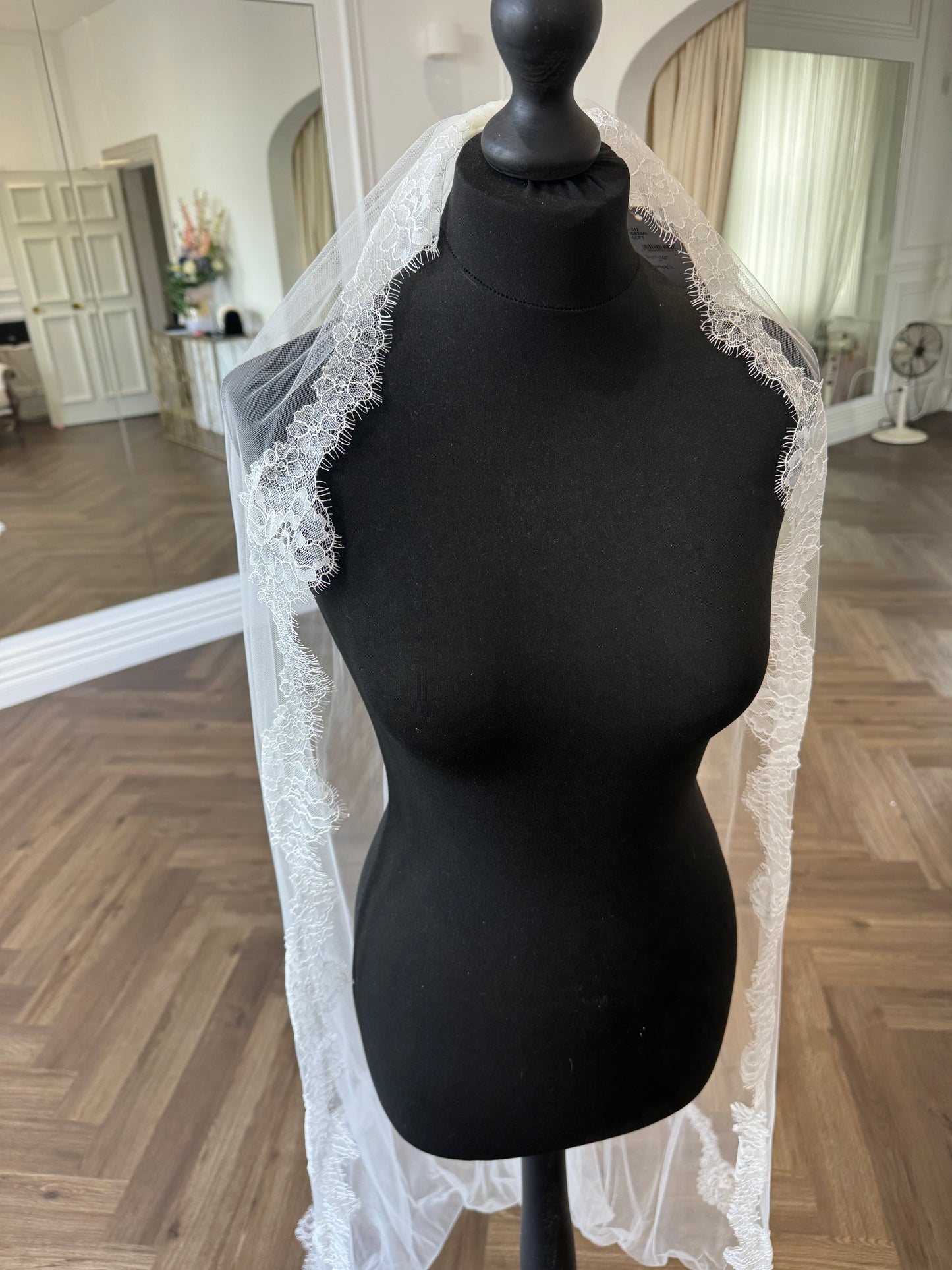 Chapel, Single Layer, Lace Edge Veil