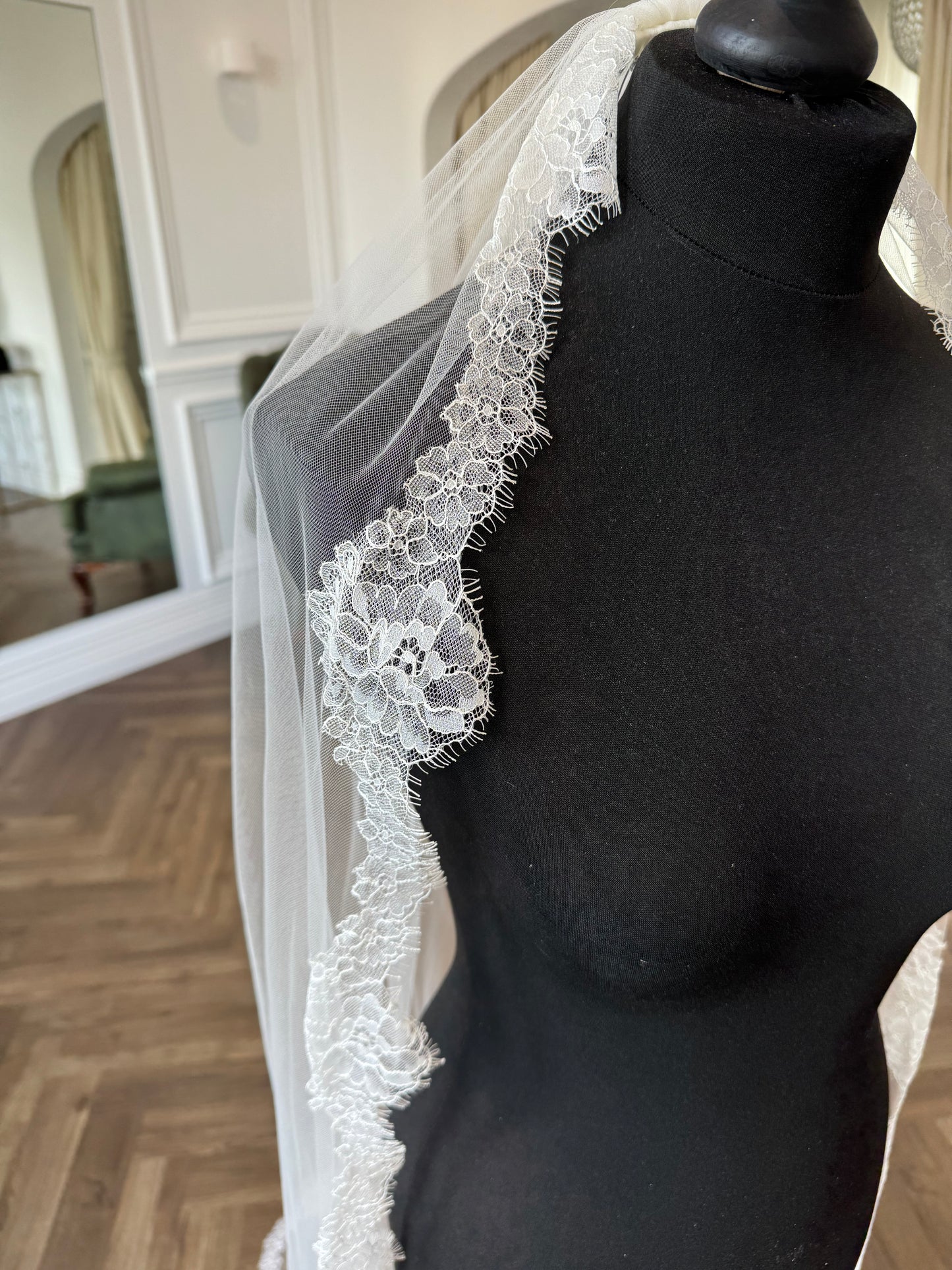 Chapel, Single Layer, Lace Edge Veil