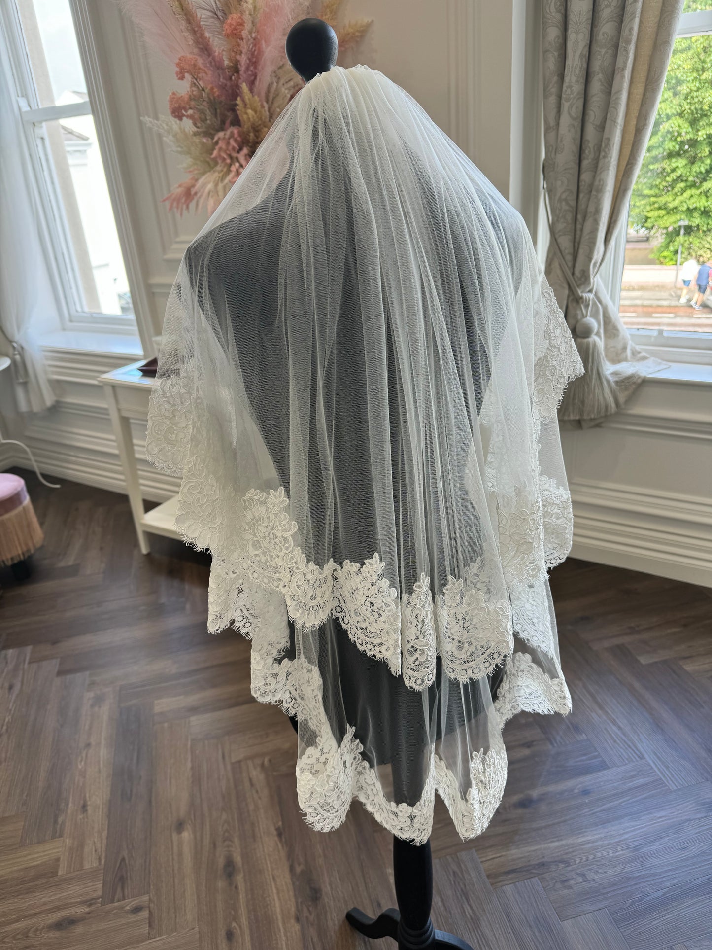 Fingertip Length Lace Edge Veil