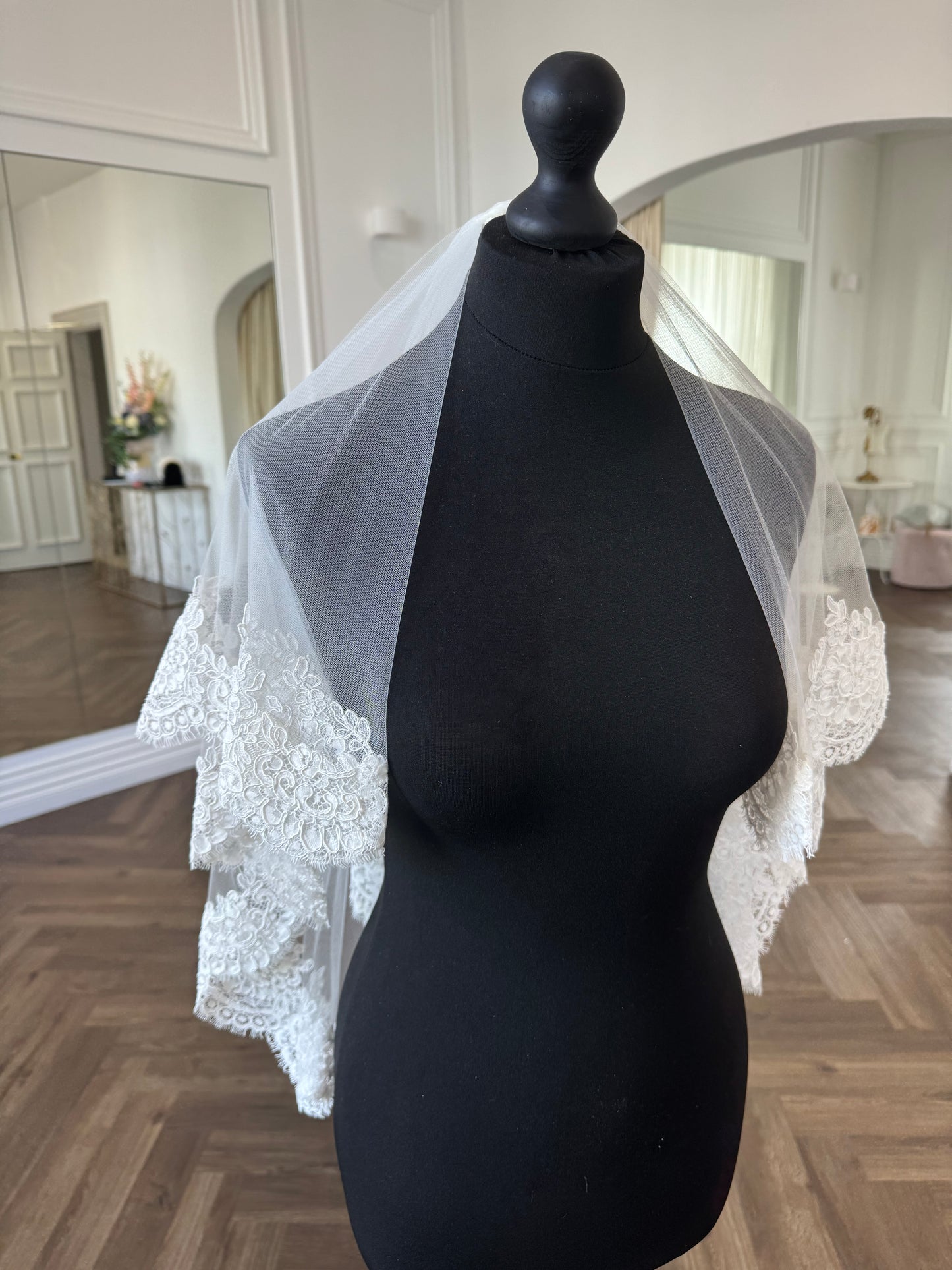 Fingertip Length Lace Edge Veil