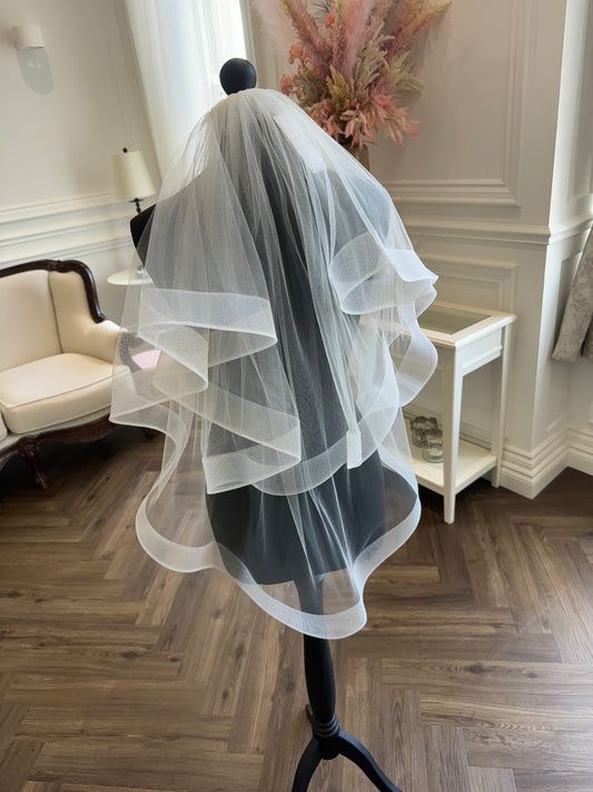 Fingertip Length Horsehair Edge Veil