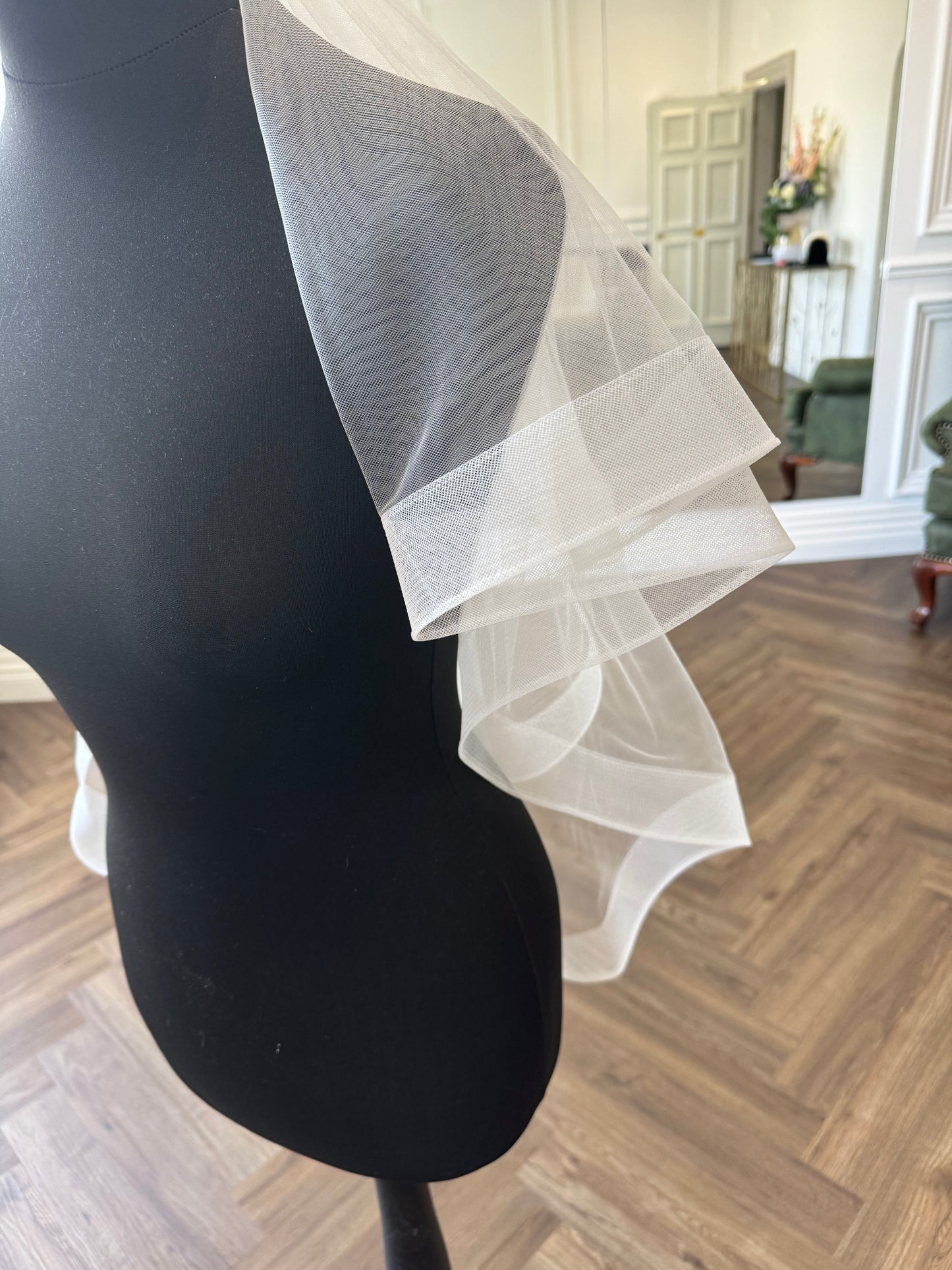 Fingertip Length Horsehair Edge Veil