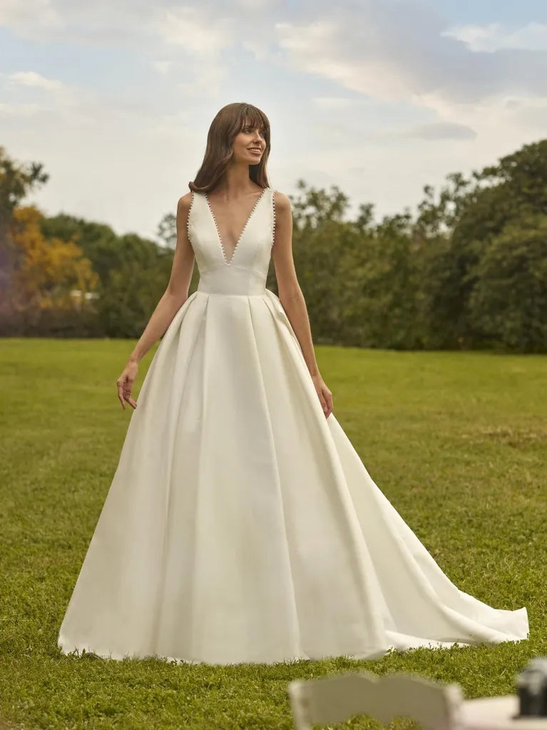 Nicole Milano "Lauretta"